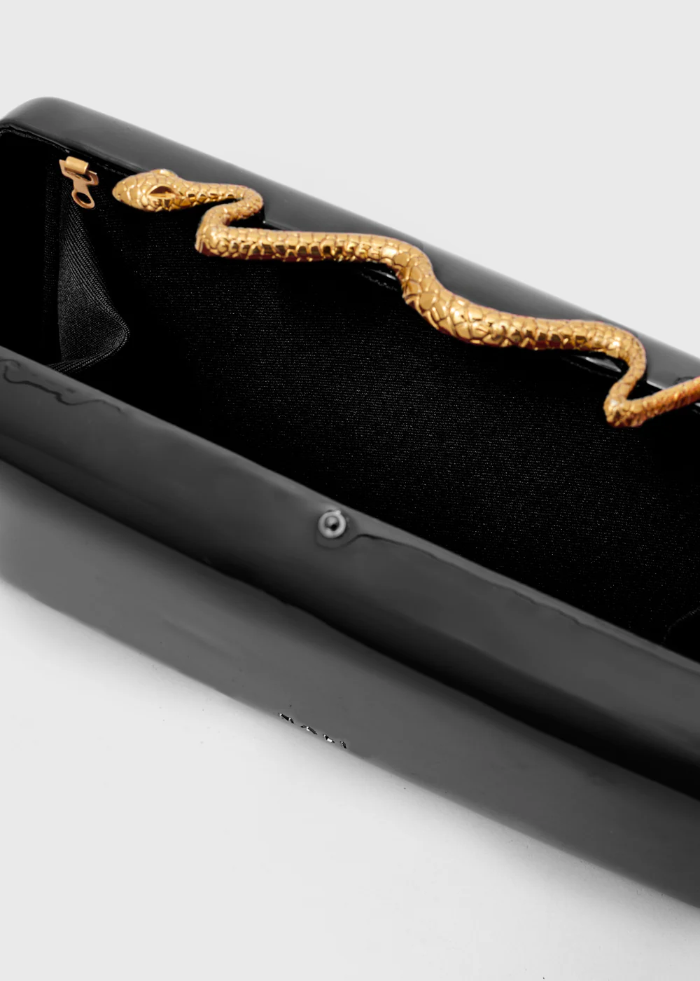 BLACK MOLLY CLUTCH SNAKE CLOSURE VARNISH NB022