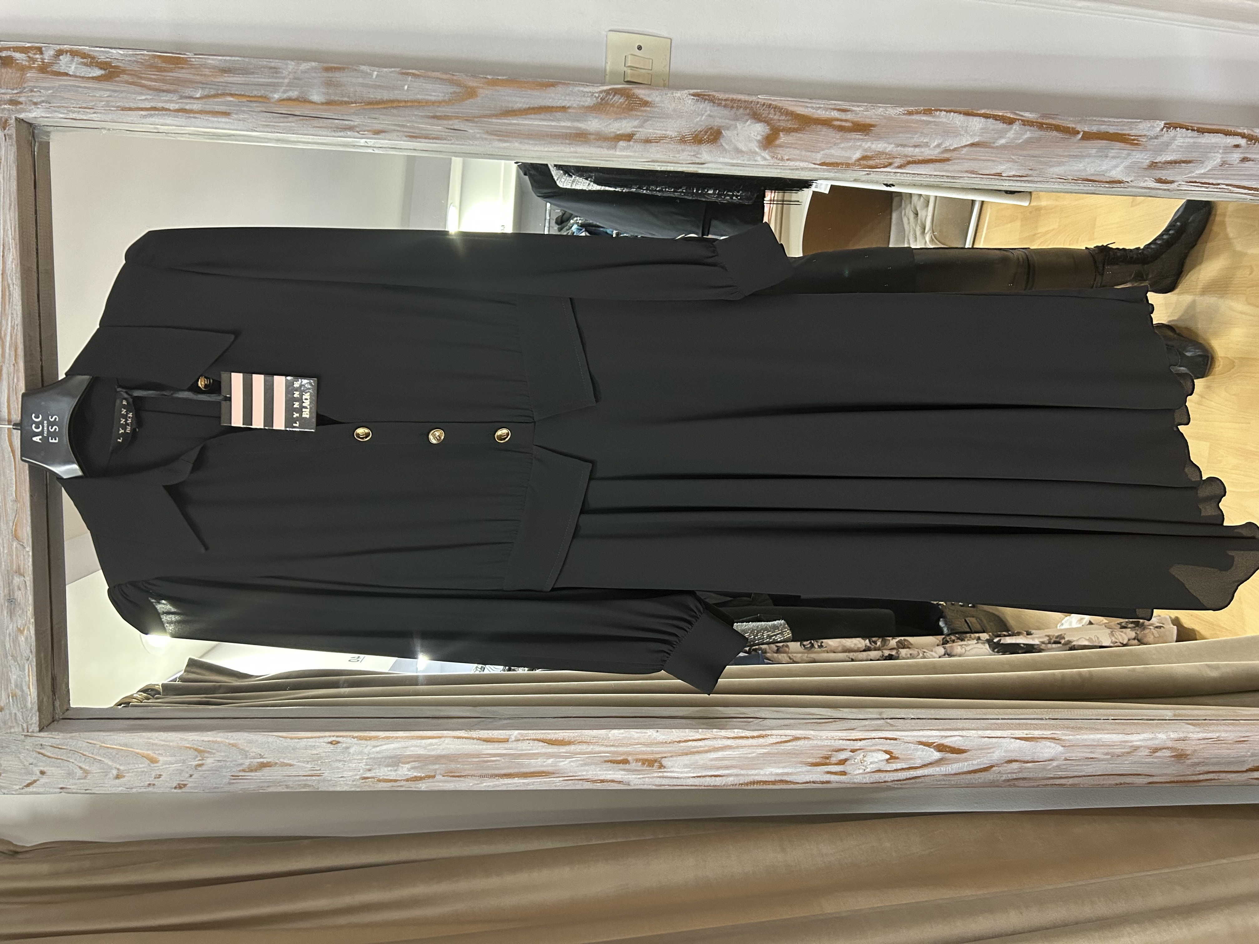 Lynne φόρεμα μαύρο με χρυσά κουμπιάM