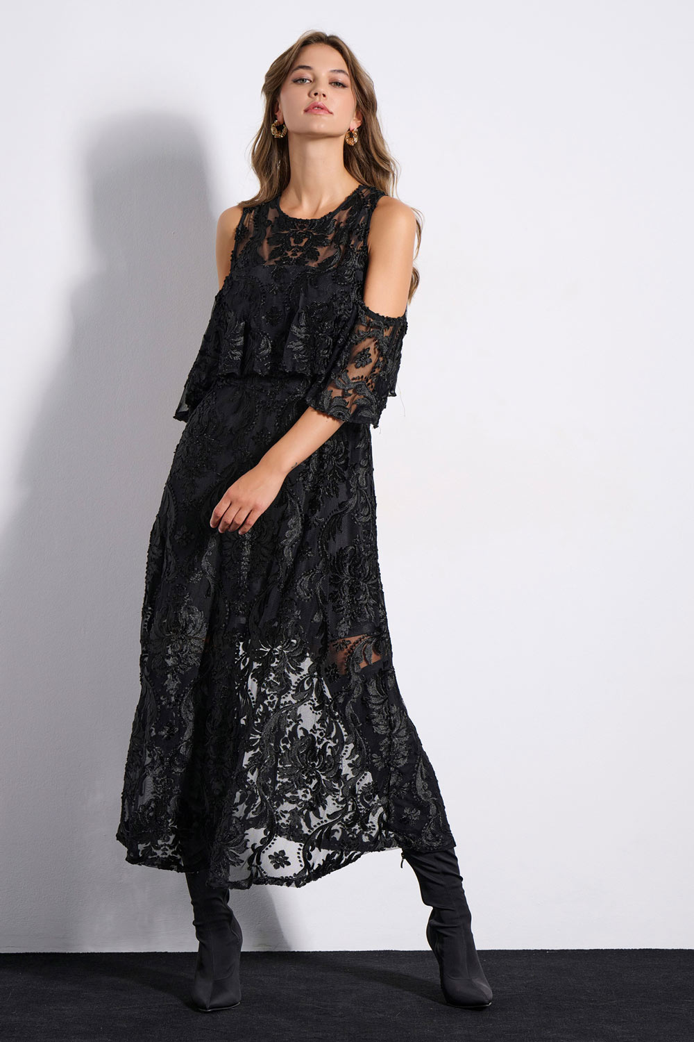 Μαύρο φόρεμα με βελουτέ δαντέλα MATSPD004M