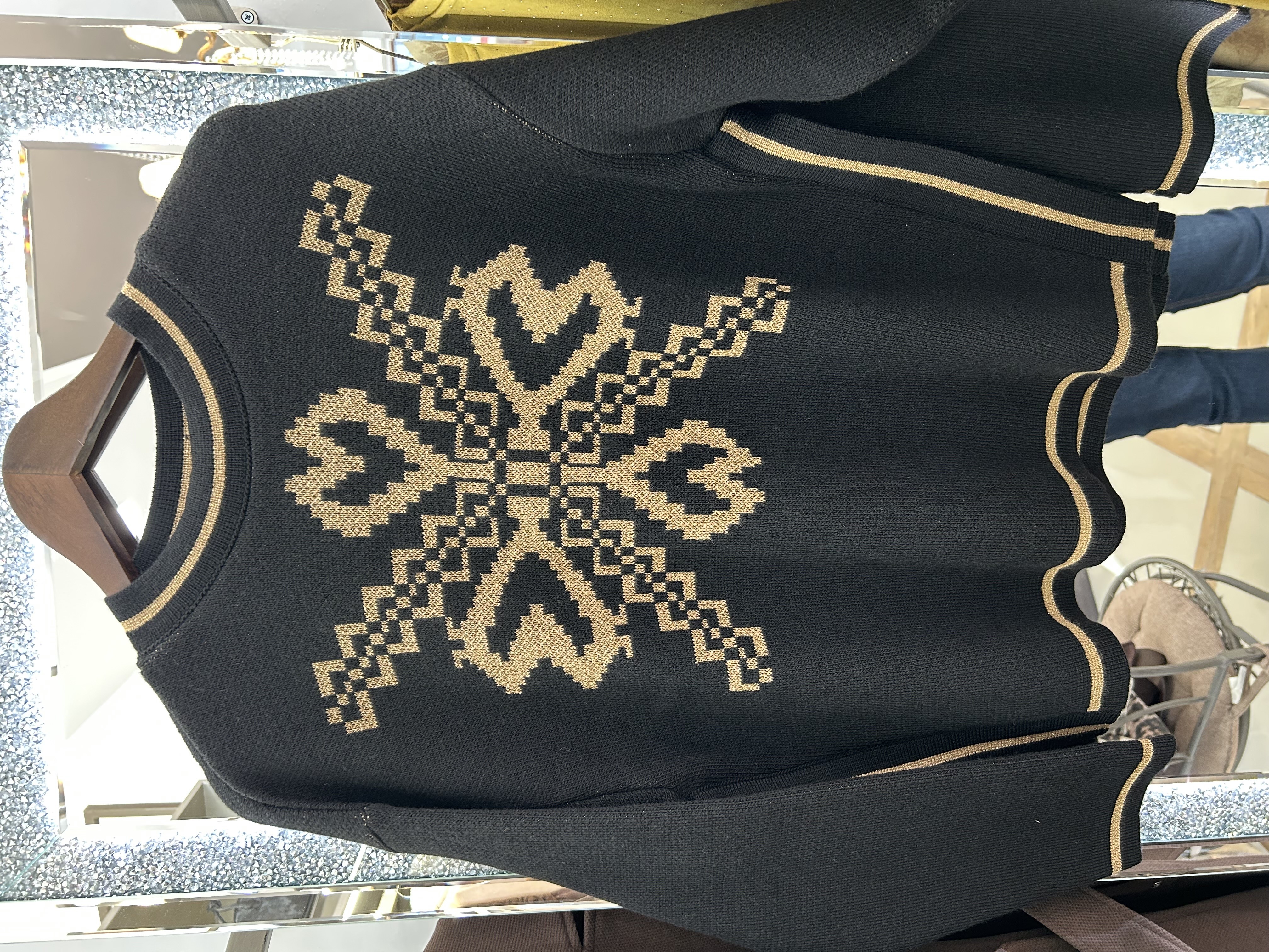 Μαύρο πουλόβερ με χρυσό lurex σχέδιο FIGKN002S