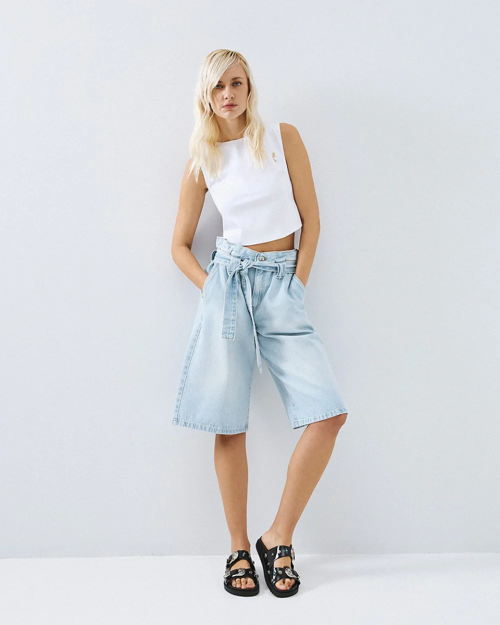 Λευκό τοπ κοντό αμάνικο ACCTS009S