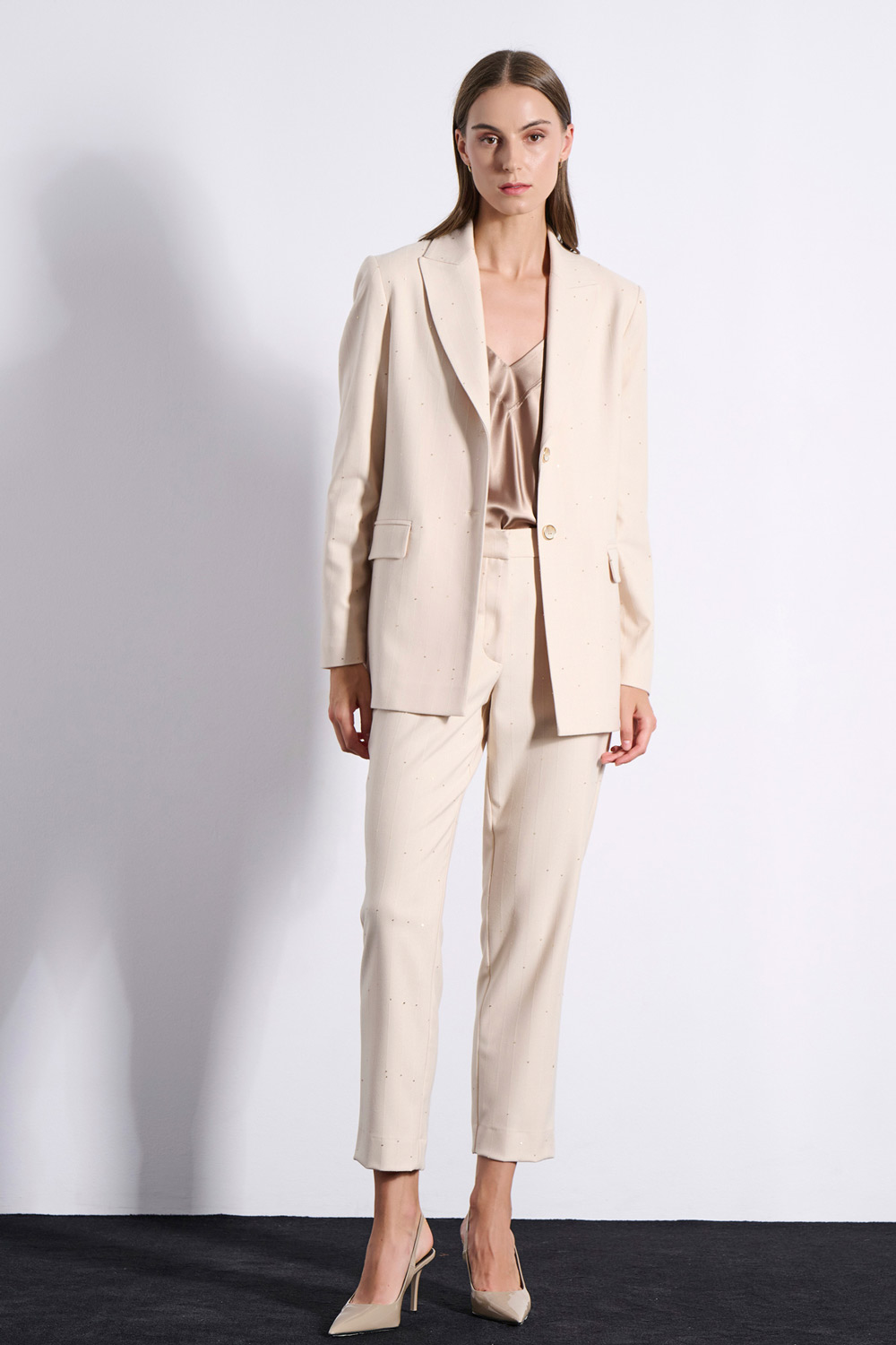 Κρεμ σακάκι με μικρές διακοσμητικές παγιέτες ΜΑΤΒ002S